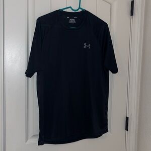 Black men’s UA tech tee